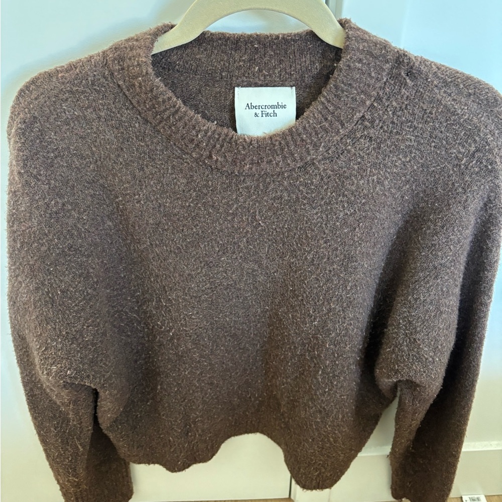 Brown Abercrombie & Fitch sweater, size M